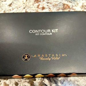Anastasia Beverly Hills contour kit.